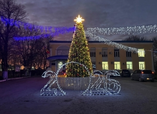 Новогоднее оформление площади уже радует жителей и гостей села Конгаз